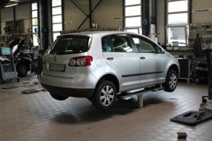 Reparatur eines VW Sharan in einer VW Werkstatt