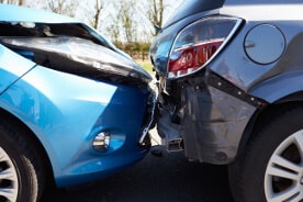 Autounfall in Göttingen - nach dem Zusammenstoß müssen die Autos in eine Werkstatt Autounfall in Göttingen - nach dem Zusammenstoß müssen die Autos in eine Werkstatt