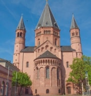 Autowerkstatt in der Nähe von Mainzer Dom ist schwer zu finden. Autowerkstatt in der Nähe von Mainzer Dom ist schwer zu finden.