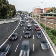 Straßenverkehr auf einem Autobahn in Berlin Straßenverkehr auf einem Autobahn in Berlin