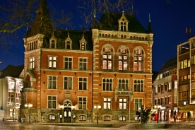 Rathaus Oldenburg bie Nacht. Rathaus Oldenburg bie Nacht.