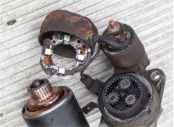 Der kaputte Anlasser, der zu reparieren bzw. wechseln ist