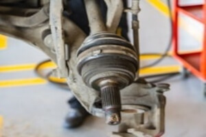 Hier sehen Sie eine defekte Antriebswelle