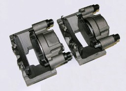 Die Bremssättel für das Reparieren bei einem Auto
