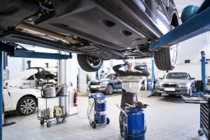 Getriebeölwechsel in der Werkstatt