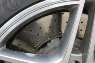 Nahaufnahme einer Bremsscheibe von einem Hyundai