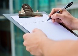 Aufschreiben der Informationen über die Inspektionsintervalle