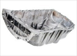 eine Aluminium-Ölwanne auf weißem Hintergrund