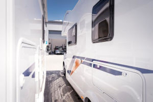 Wohnmobil zur Gasprüfung in der Werkstatt