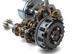 Teil des Automotors mit Getriebe und Zweimassenschwungsrad